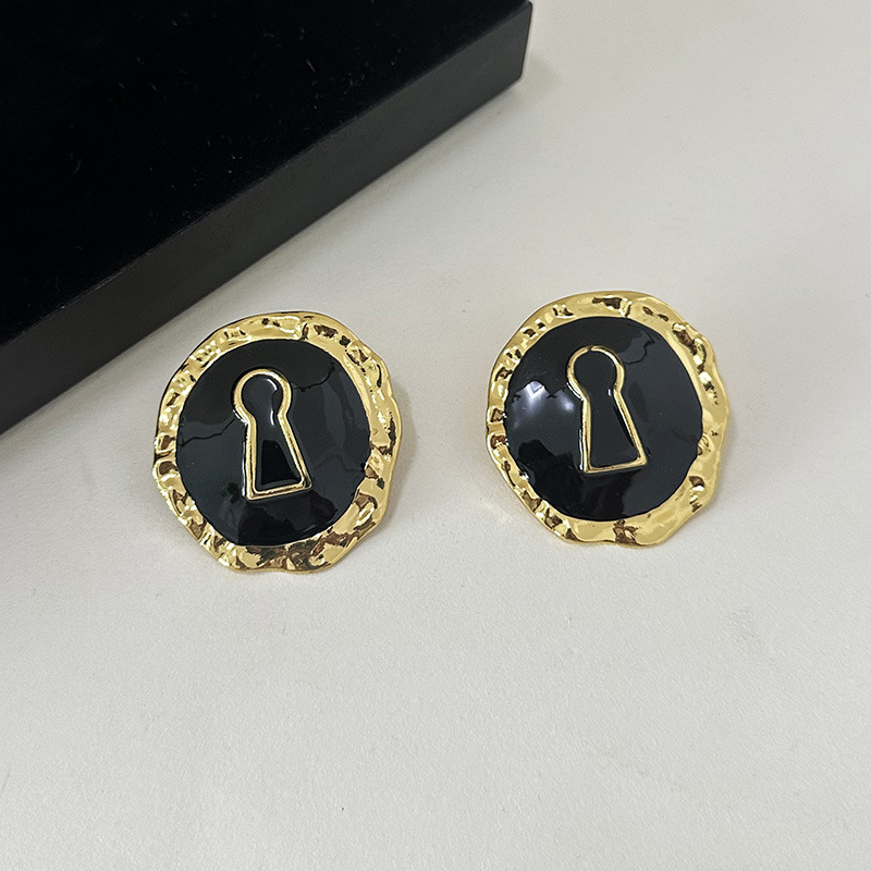 Exaggerated Black Enameled All - Vintage Collectible Jewelry บทวิจารณ์และราคา